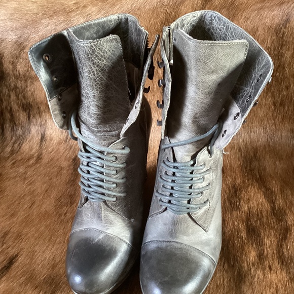 Vince Camuto Gray Leather Lace Up Wedge Boots - Picture 8 of 9